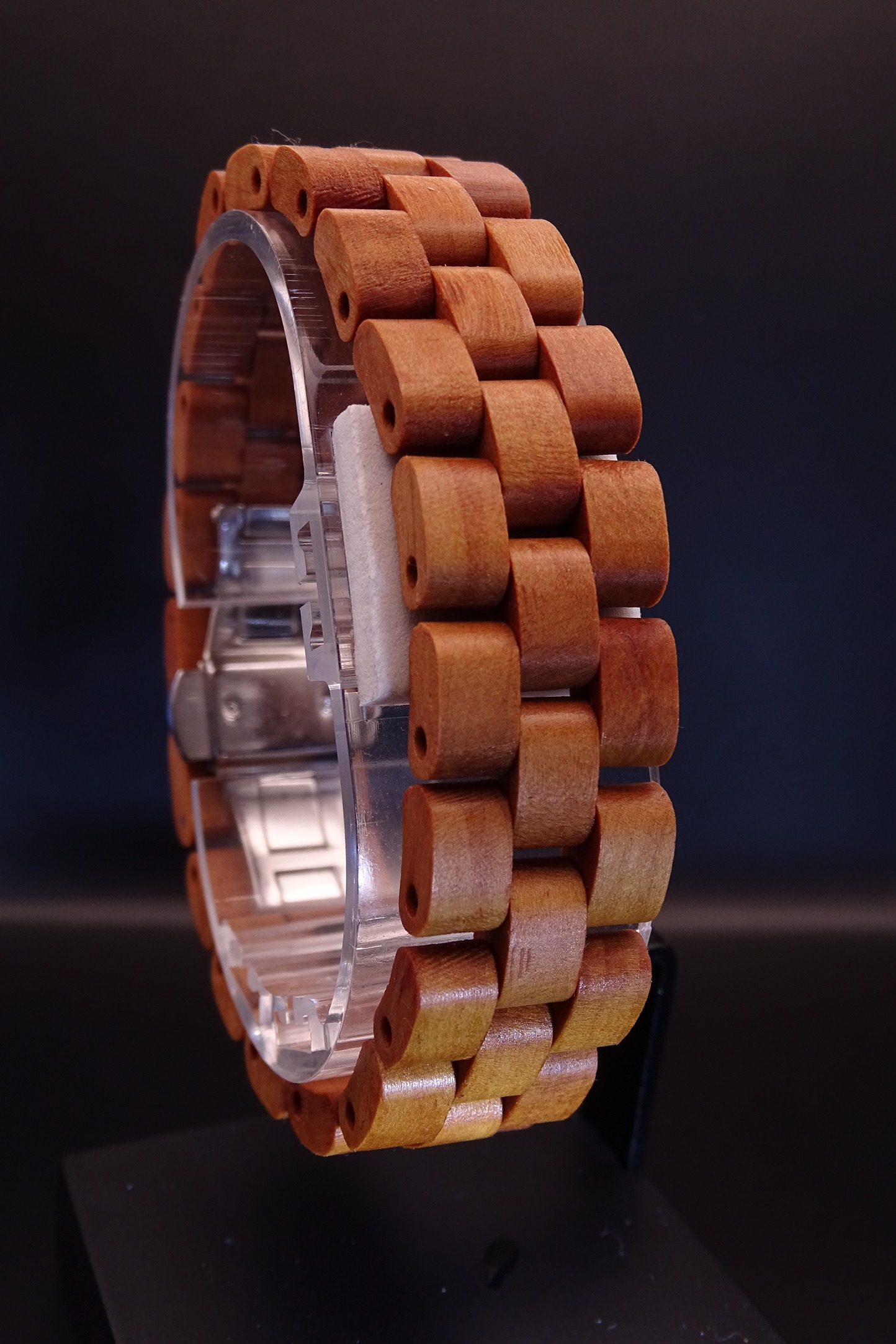 Holzarmband aus Schweizer Birnenholz – Bild 2