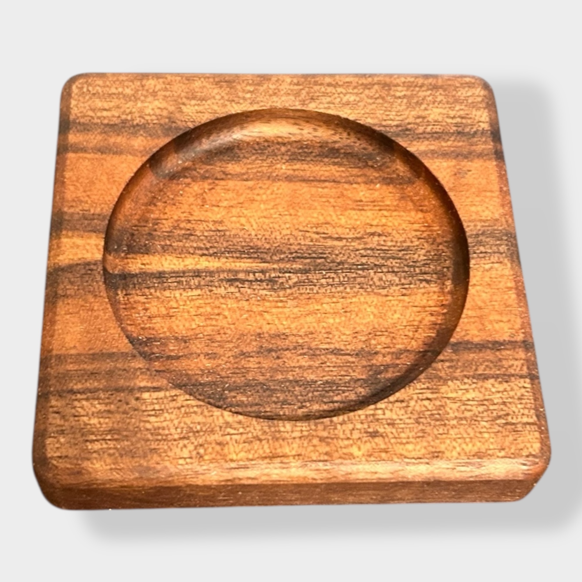 Untersetzer für Pfeffer- und Salzmühle Schwarznuss einfach