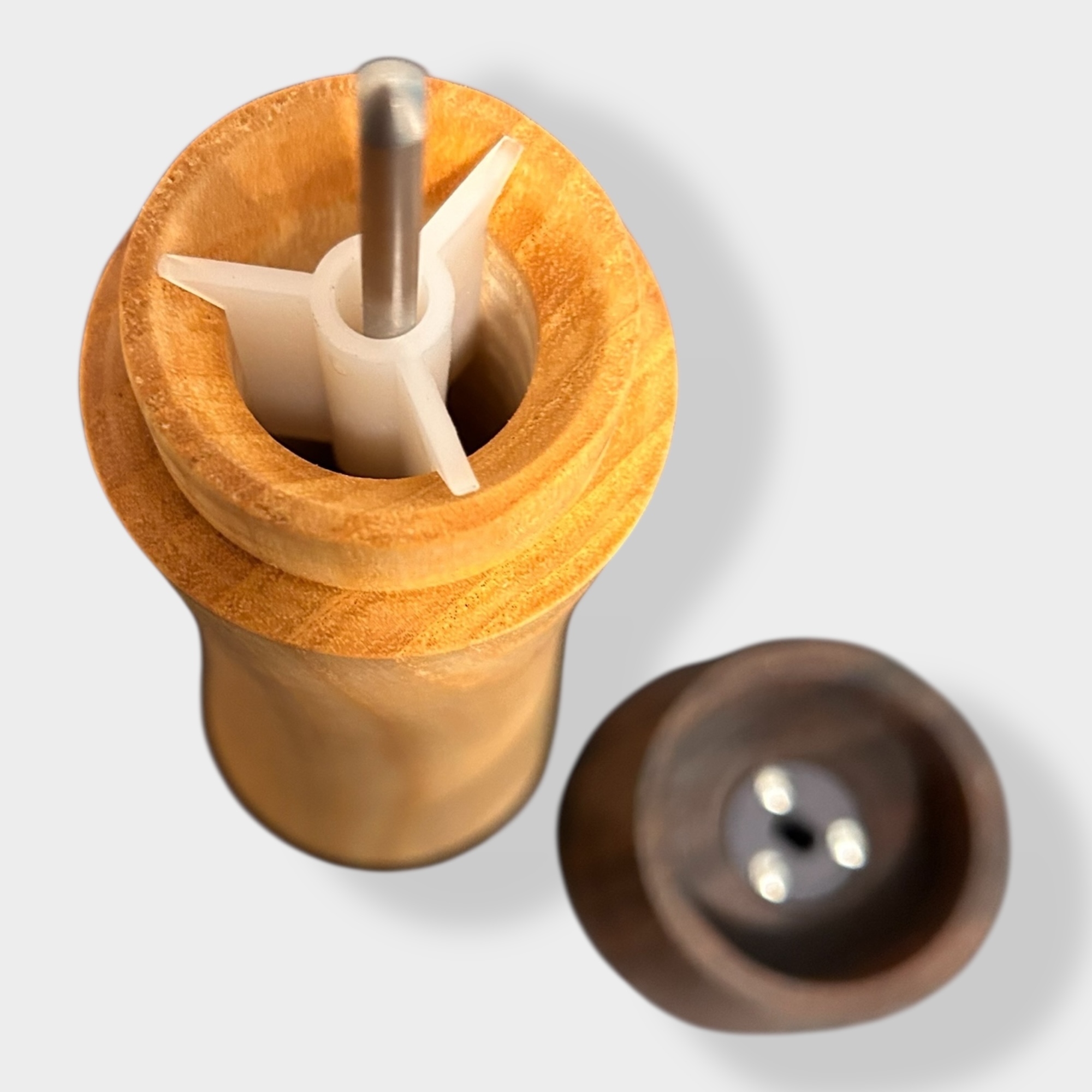 Pfeffermühle mit Schweizer Mahlwerk Schwarznuss mit Esche – Bild 3