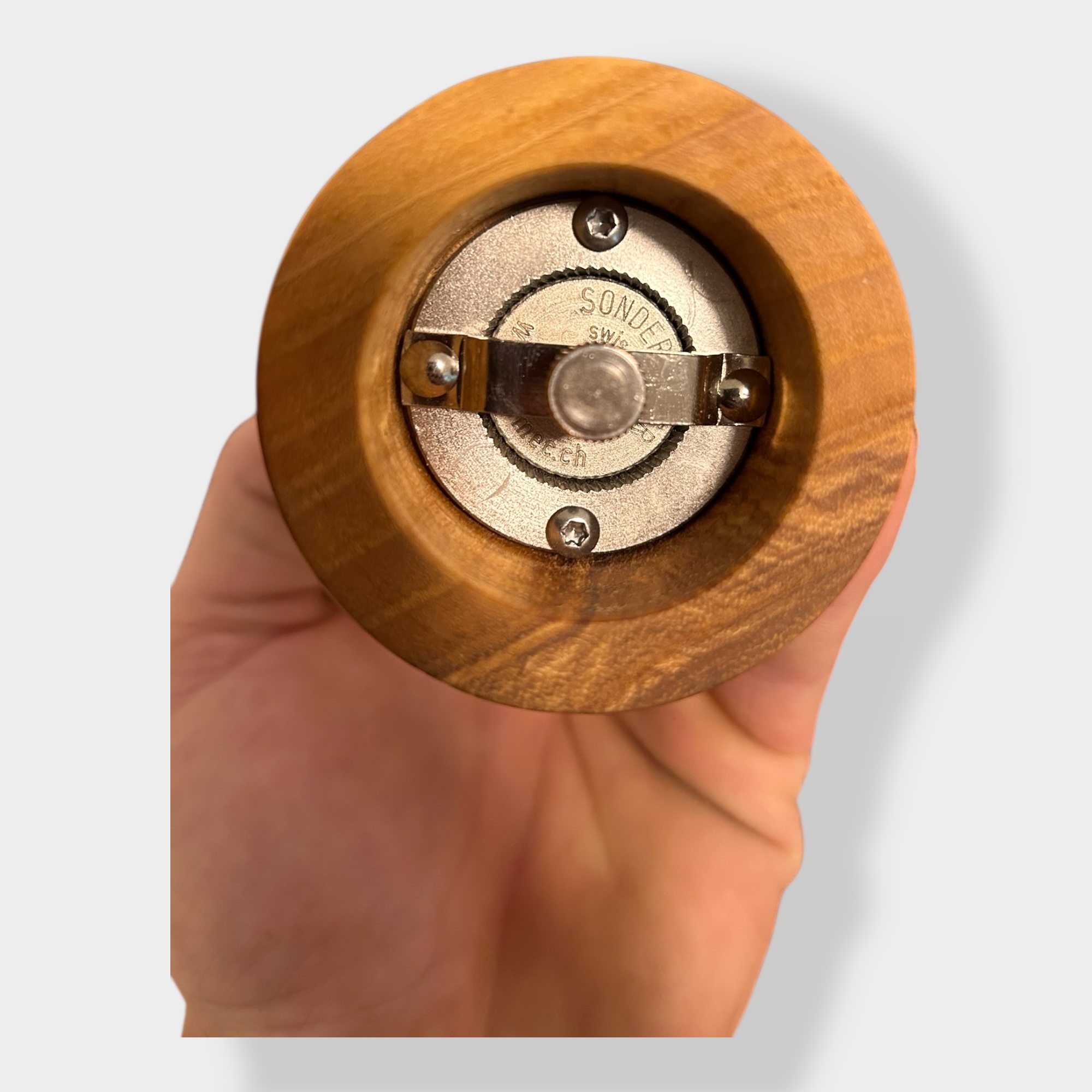 Pfeffermühle mit Schweizer Mahlwerk Schwarznuss mit Esche – Bild 4