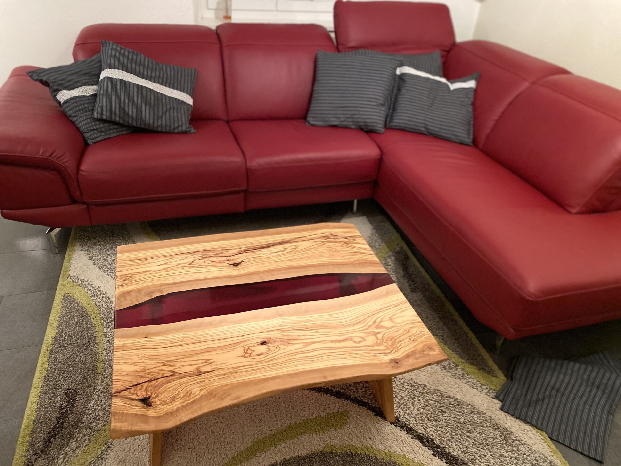 Salontisch aus Olive und Transparentem Epoxy