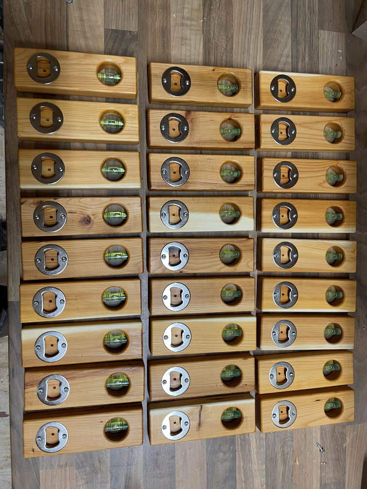 Flaschenöffner mit Wasserwaage