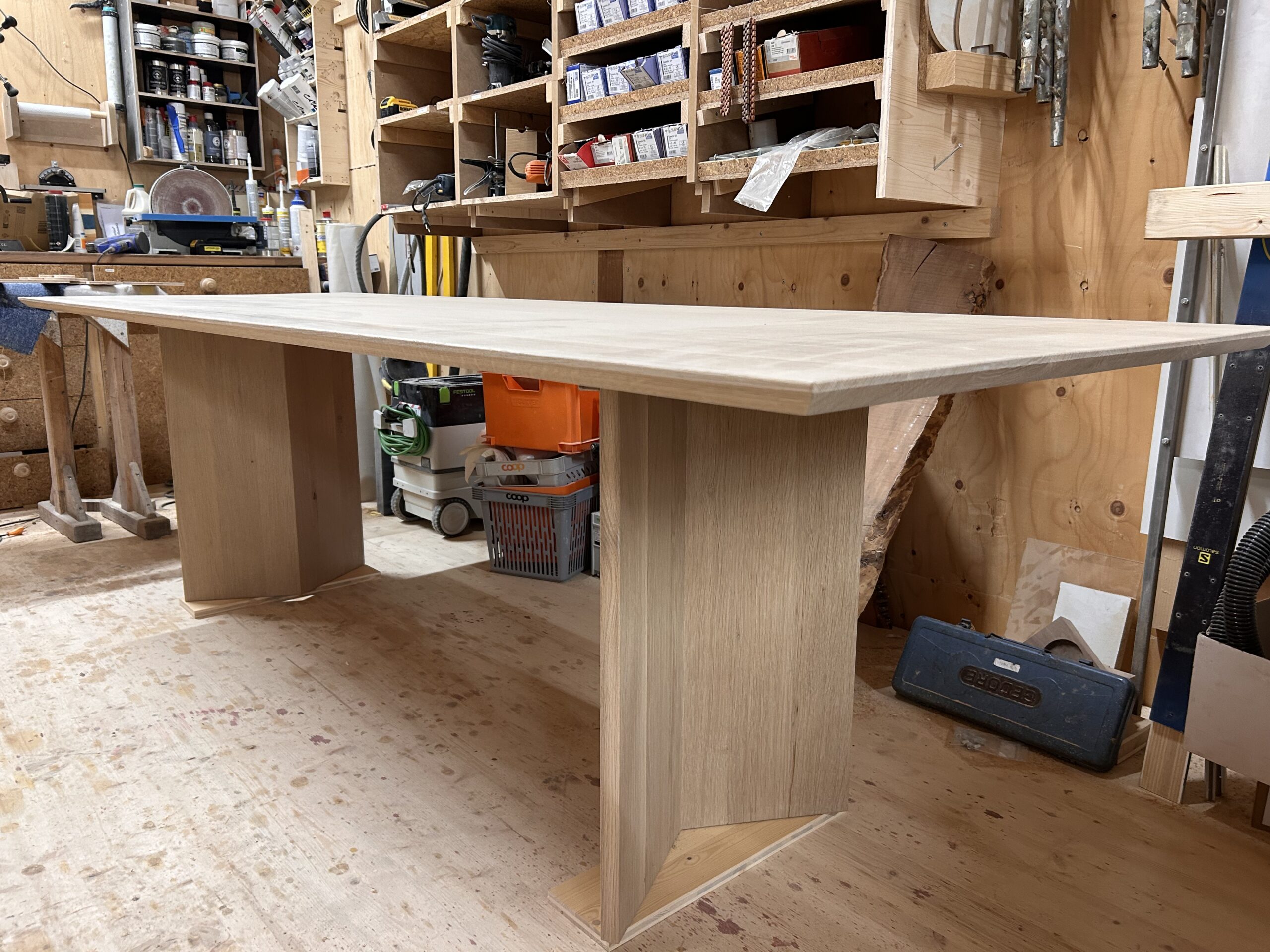 Esstisch aus Eichenholz